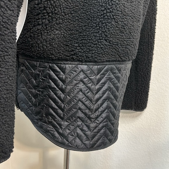 🆕 Athleta cozy Sherpa snap sweatshirt black size medium - Picture 7 of 12